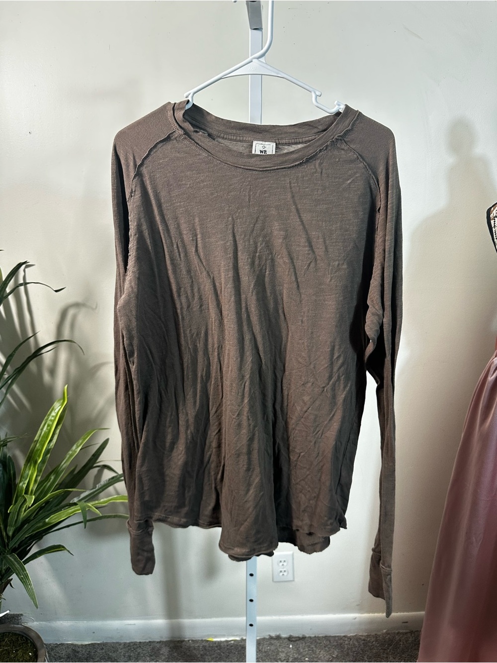 S355. Free People We The Free XS Brown Arden Long Sleeve Raw Seam Slub Tee